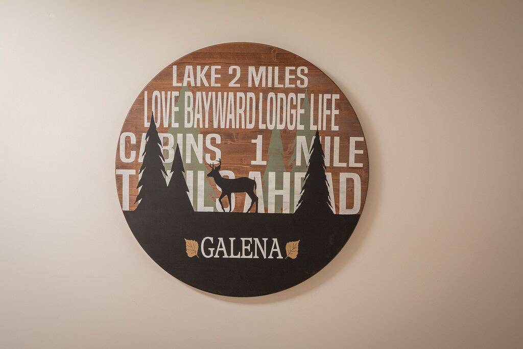 Live Lodge Life mit 3 Kingsize-Betten, Whirlpool im Freien, Billardtisch, 6 Flachbildfernseher in Jo Daviess County