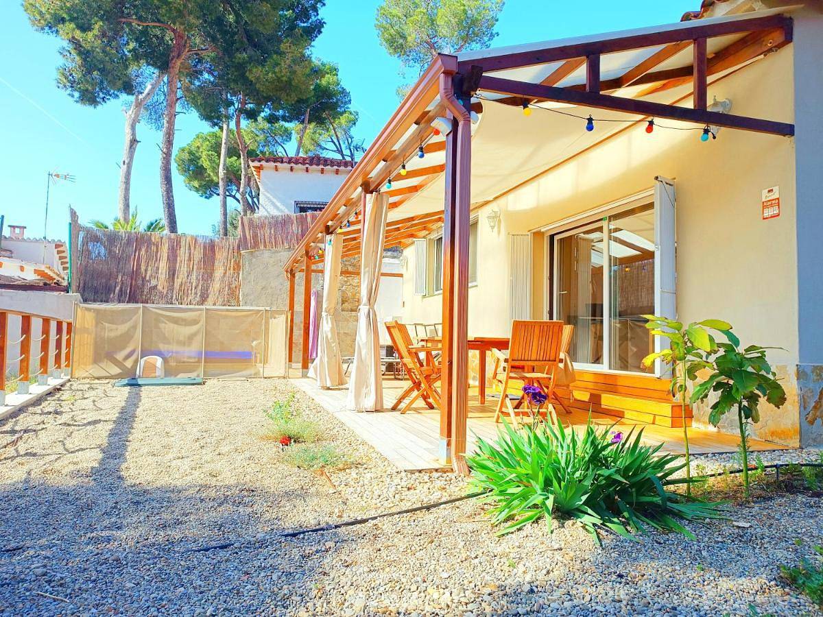 House with pool near Park Guell in Barcelona, Barcelonès