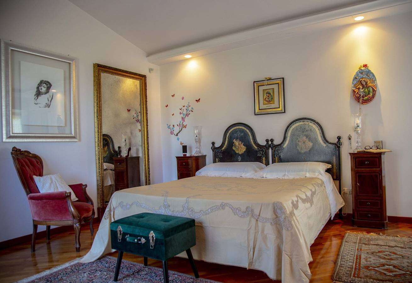 Apartamento entero, Habitación 'The Suite' con vistas al mar, piscina compartida y Wi-Fi in Marsala, Provincia de Trapani