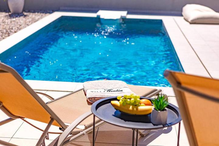 Villa pour 6 personnes, avec vue ainsi que piscine et jardin, animaux acceptés à Tisno - 3