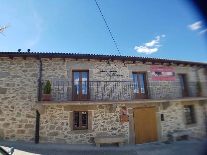 Casa rural para 8 personas, con jardín y sauna además de vistas al lago y vistas en Puente del Congosto
