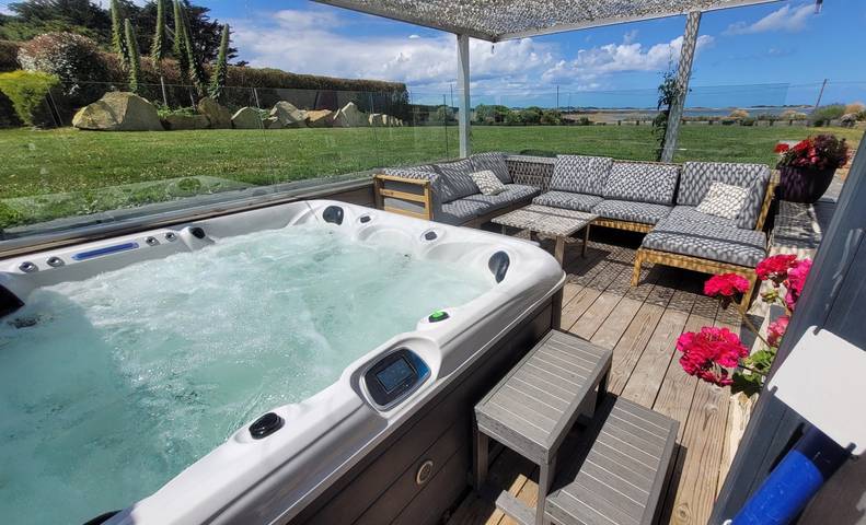 Gîte pour 7 personnes, avec sauna et terrasse ainsi que jacuzzi et jardin, animaux acceptés à Pleubian - 2
