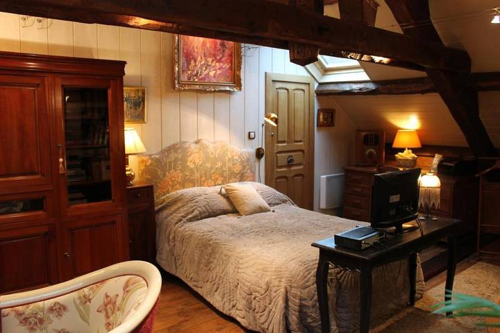 Gîte pour 2 personnes, avec terrasse et vue à Olliergues