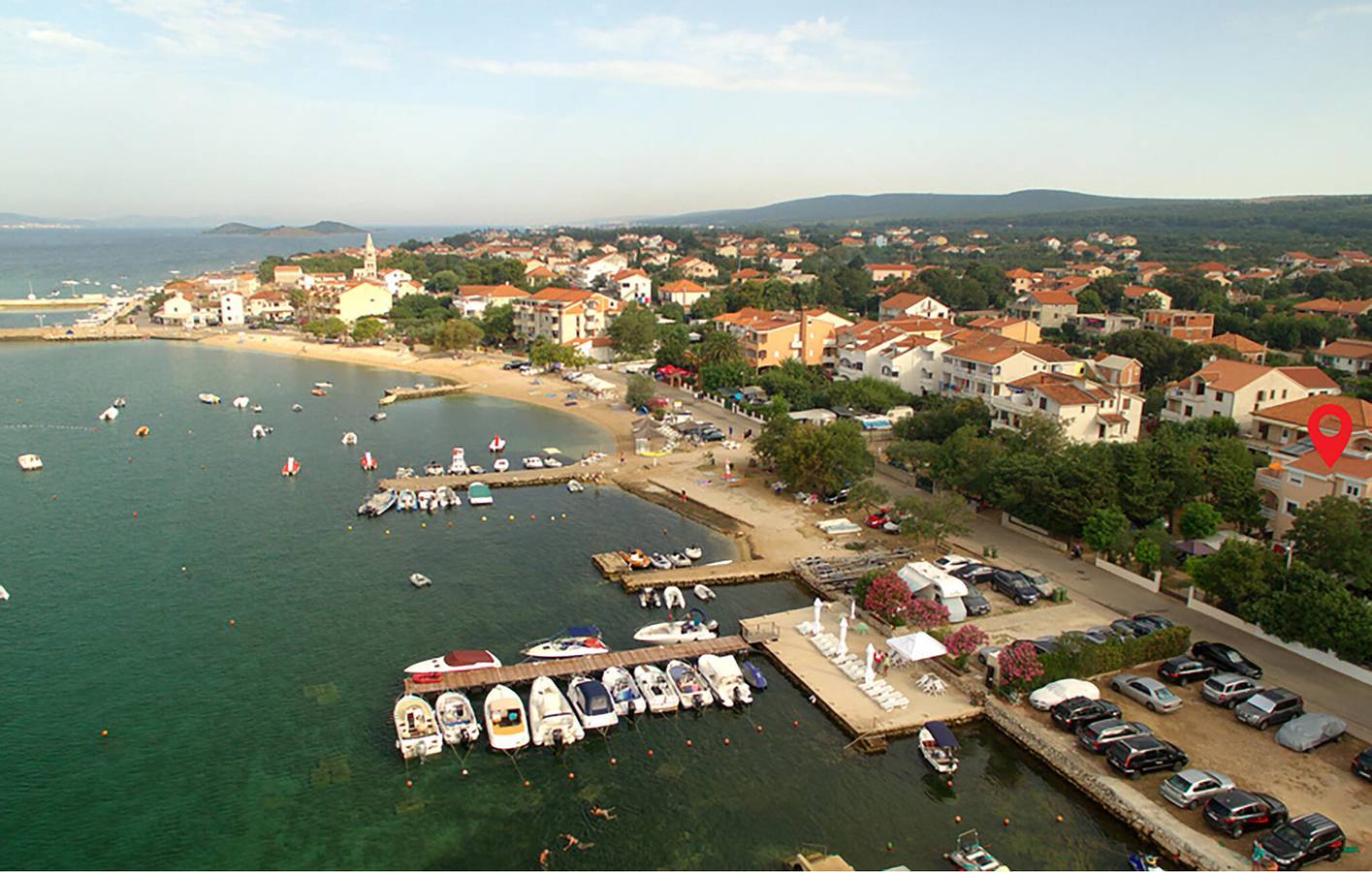 Ganze Ferienwohnung, Gemütliche Wohnung mit Terrasse, WLAN und 500 m zum Strand in Plaža Morovička, Općina Sveti Filip i Jakov