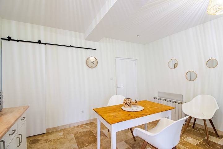 Hel lägenhet, Apartment 'Gîte La Pierre' with Wi-Fi in Saint-Médard-de-Mussidan, Périgord Blanc