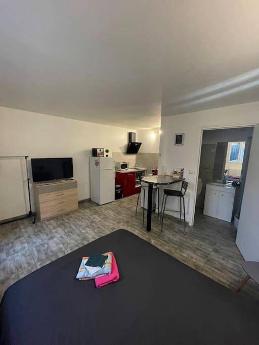 Gîte pour 2 personnes, avec terrasse dans Paroy-sur-Tholon
