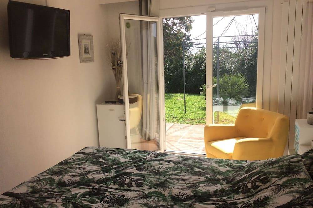 Bed and breakfast between Nice and Marseille in Le Cannet-des-Maures, Draguignan Region