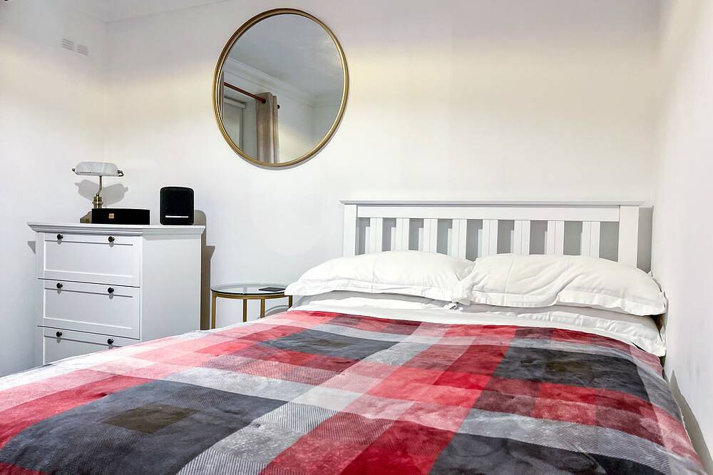 Ganze Wohnung, 1-Bed Apt, Sleeps 2, 20 min walk to Centre in Rochester, Kent Downs