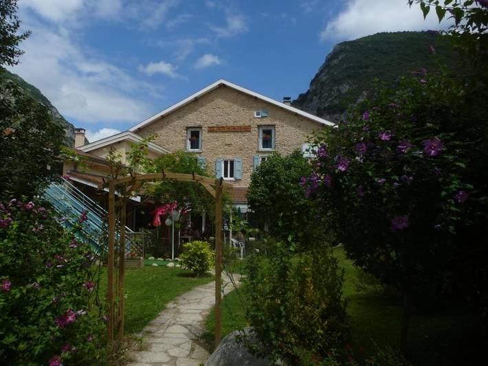Chambre d’hôte pour 4 personnes, avec Balcon et Terrasse ainsi que Jardin et Sauna à Ignaux
