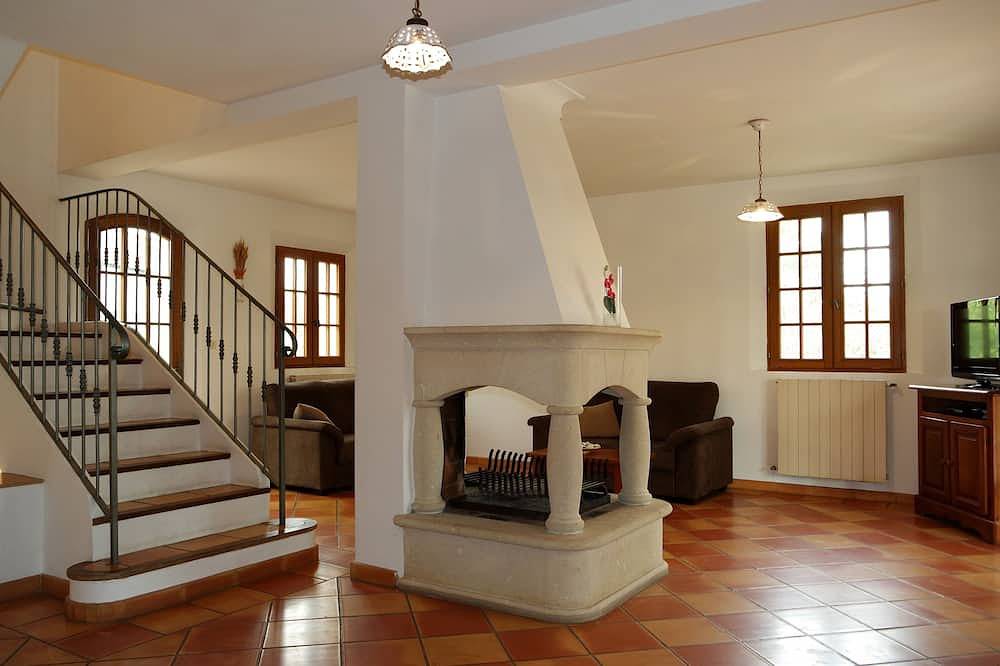 Holiday villa with pool Les Vignes - bastides-du-luberon.com in La Tour-d'Aigues, Parc naturel régional du Luberon