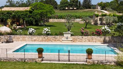 Gîte pour 3 personnes, avec jardin ainsi que terrasse et piscine dans les Bouches-du-Rhône