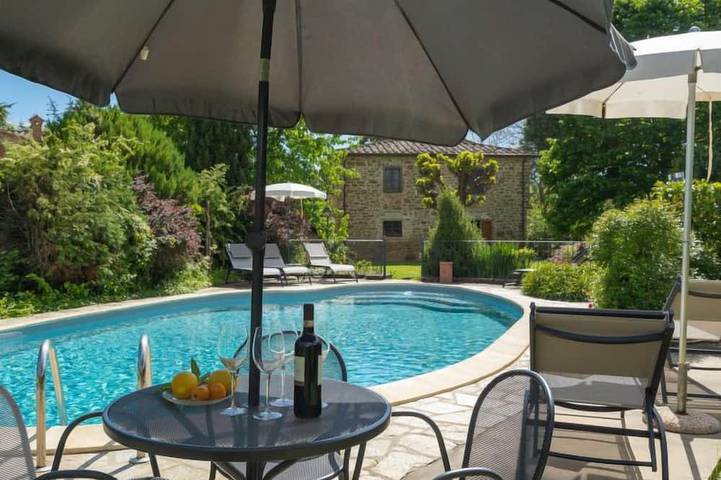 Agriturismo per 4 persone, con piscina e giardino nonché terrazza in Civitella in Val di Chiana