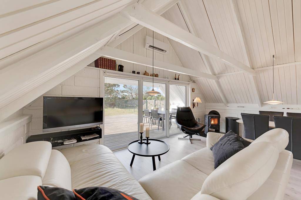 Bright non-smoking holiday home for 4 people and 2 dogs in Ringkøbing, Holmsland Klit