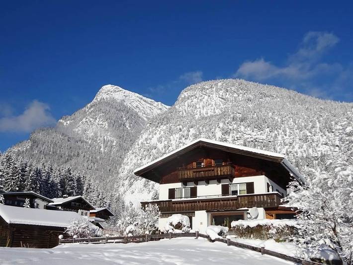 Ganze Ferienwohnung, Apartment 2.St. /2 Schlafräume/Dusche, Wc in Loferer und Leoganger Steinberge, Lofer