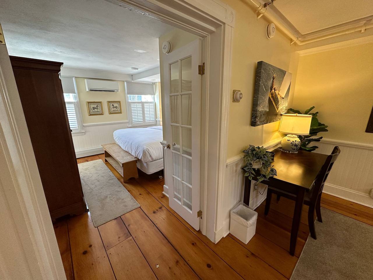 Ganze Wohnung, Spacious Three Room Suite Downtown Newport in Newport, Newport County