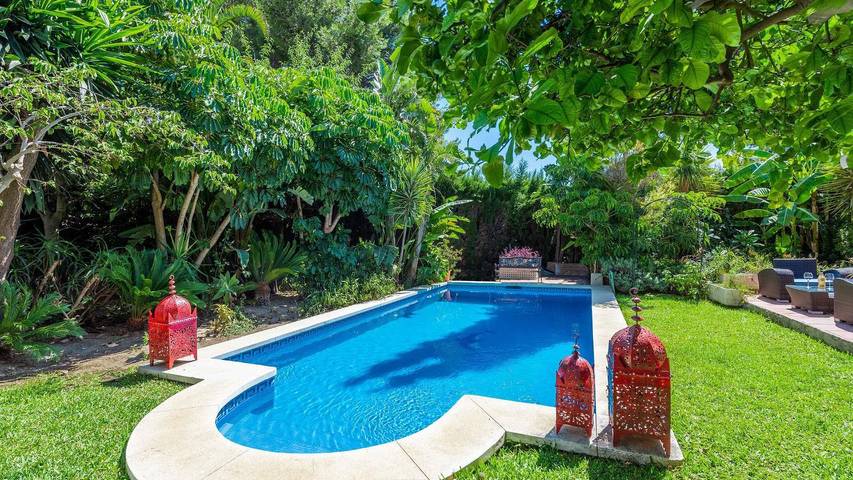 Villa für 8 Personen, mit Balkon/Terrasse und Pool