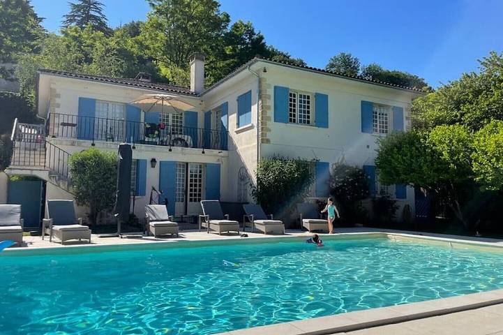 Location de vacances pour 14 personnes, avec jardin à Aubeterre-sur-Dronne