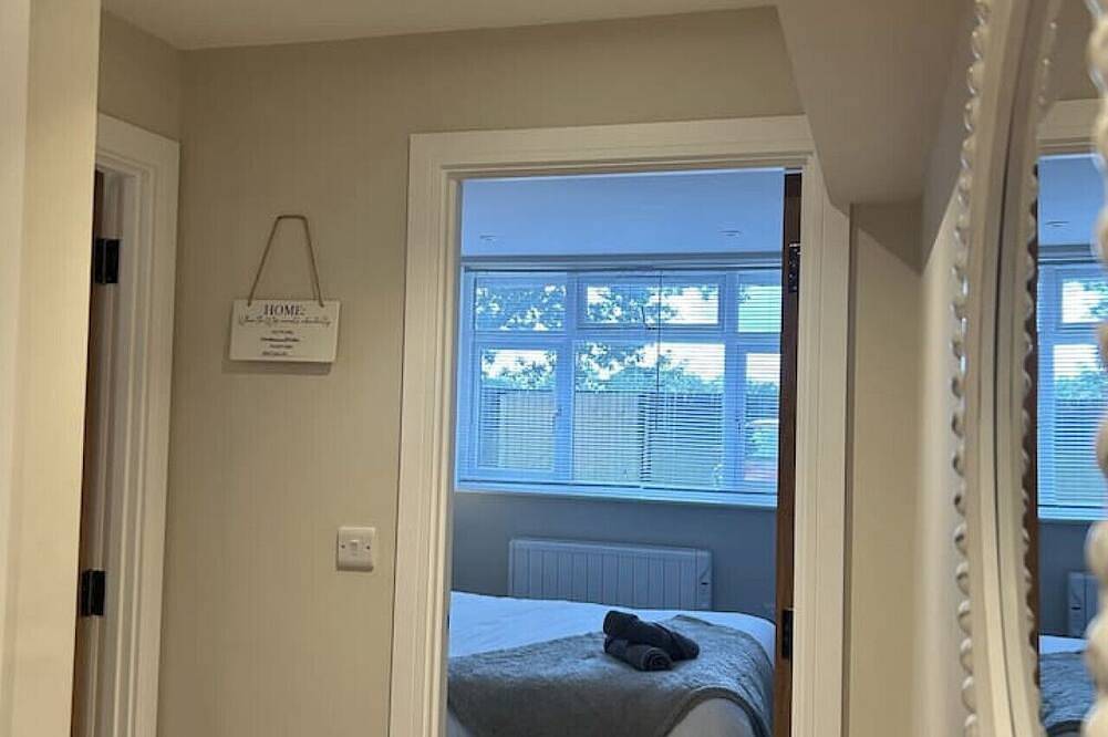 Ganze Wohnung, Spacious 1 bed apartment with free parking in Horsham, West Sussex