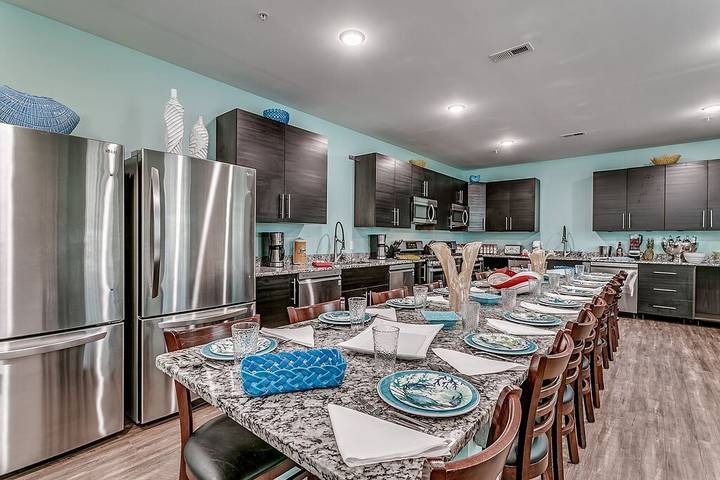 Vacation rental for 50 people, with hot tub and balcony in North Myrtle Beach