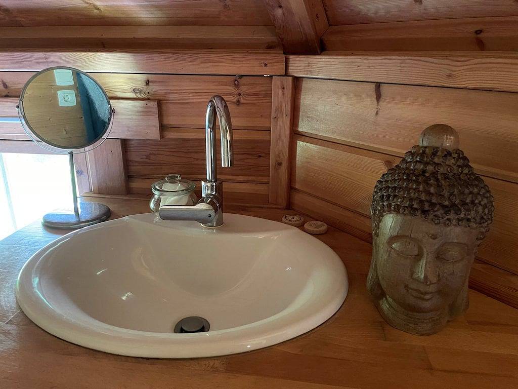 Chambres avec des hôtes pas comme les autres... - Little Buddha in Honfleur, Région de Lisieux