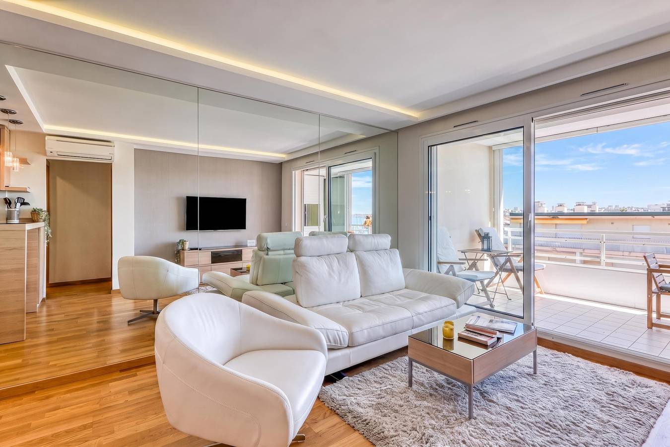 Ganze Wohnung, Apt sea view with swimming pool in Golfe-Juan, Vallauris