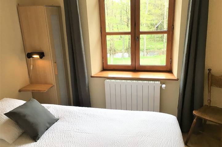 Gîte pour 6 personnes, avec jardin ainsi que piscine et terrasse à Lafarre - 3