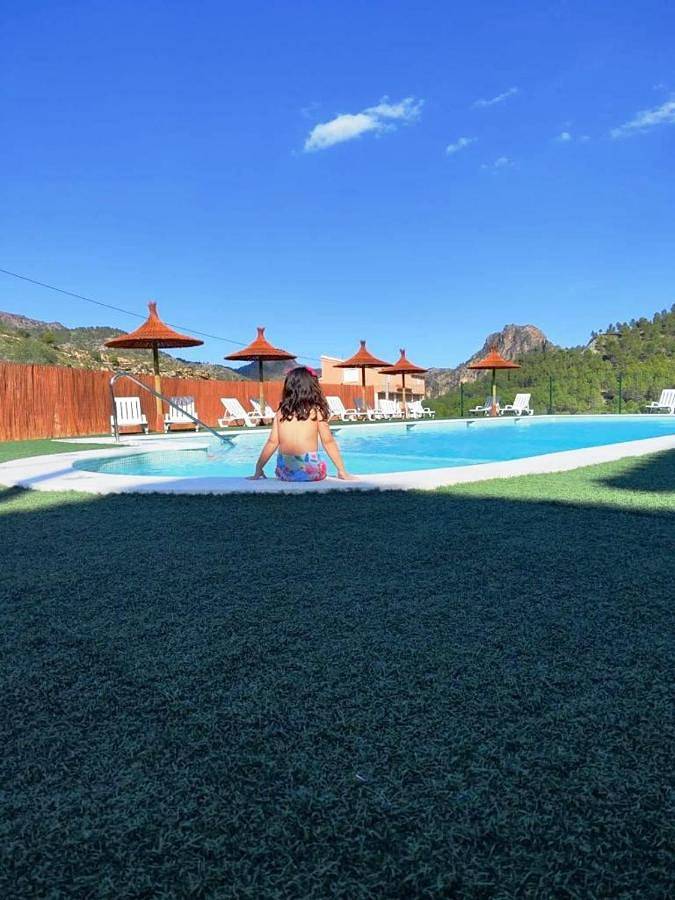 Casa rural para 12 personas, con jardín además de vistas y piscina, Familias con niños en Letur - 3