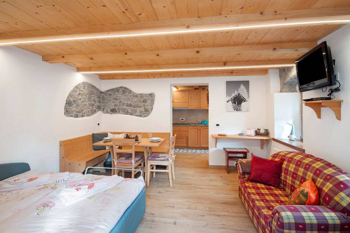 Entire apartment, Apartment "La Casa Di Bryan" with Mountain View and Private Garden in San Tomaso Agordino, Dolomiti Superski