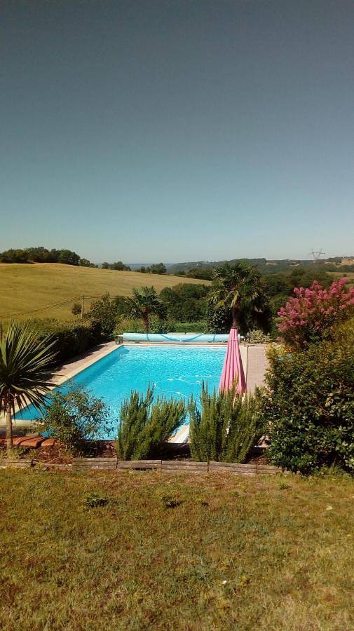 Location de vacances pour 8 personnes, avec jardin ainsi que vue et piscine à Colayrac-Saint-Cirq - 3