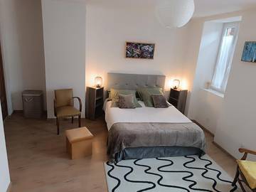 Gîte pour 4 personnes, avec jacuzzi et piscine, animaux acceptés à Oust