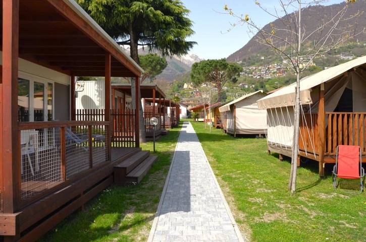 Glamping voor 3 personen, with Terras and Tuin as well as Zwembad and Uitzicht in 