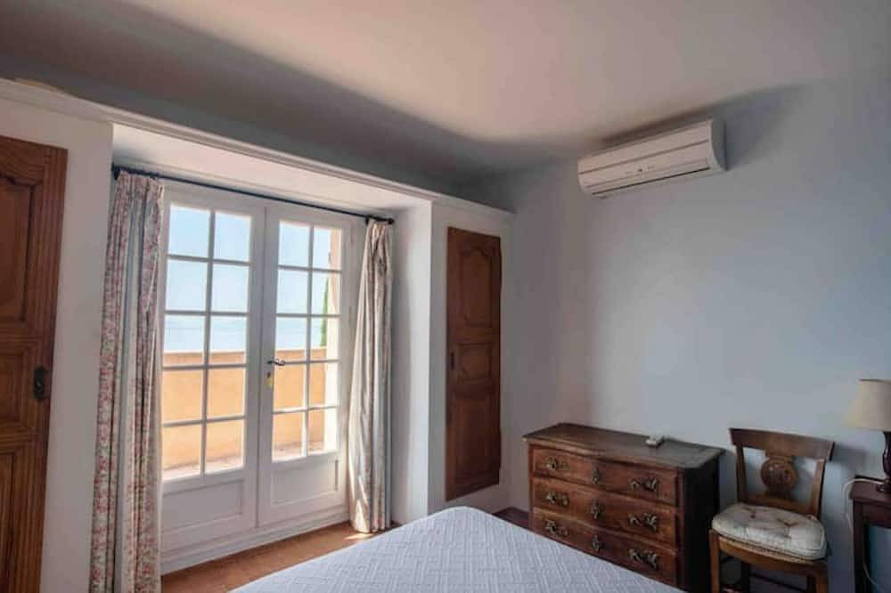 La Malpagne Villa 400m2 Pieds Dans L'eau in Rayol-Canadel-sur-Mer, Parque nacional Port-Cros