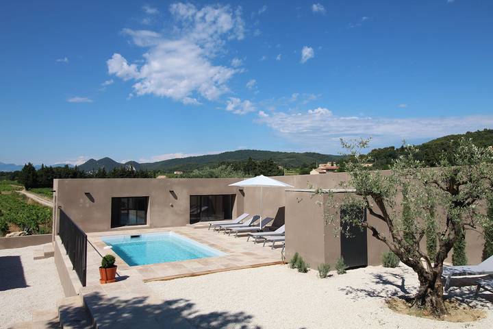 Gîte pour 9 personnes, avec piscine ainsi que jardin et terrasse, animaux acceptés dans Dentelles de Montmirail - 4