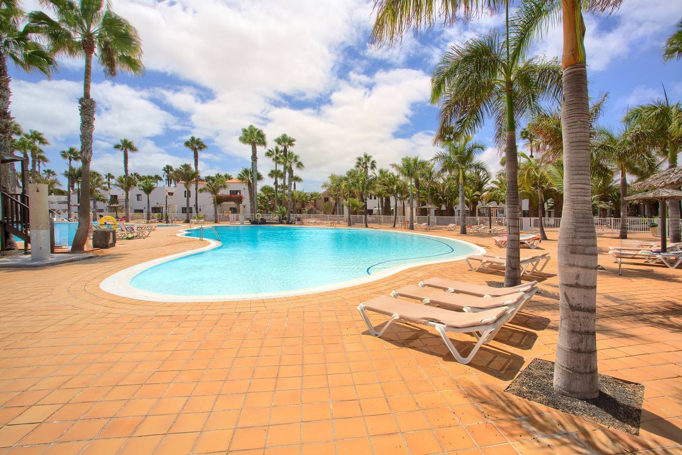 Geheel appartement, Vakantieappartement 'Brisa Azul' met gedeeld zwembad, privéterras en wifi in Corralejo, La Oliva