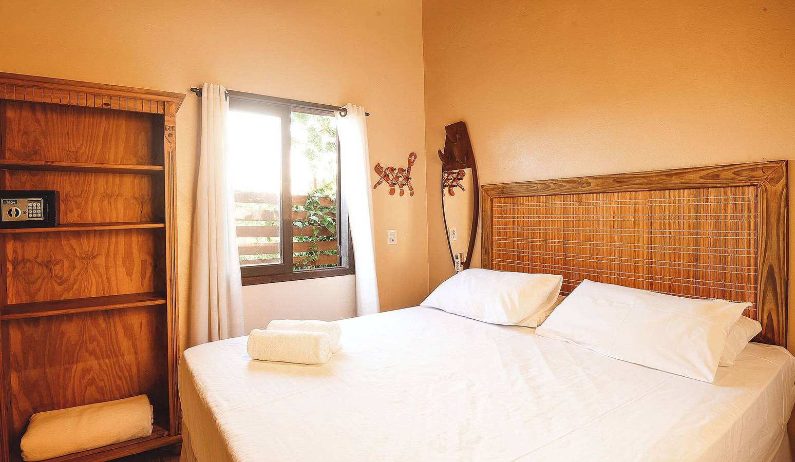 Entire studio, Bangalô com Varanda Térrea - Bangalôs do Rosa in Ibiraquera, Imbituba