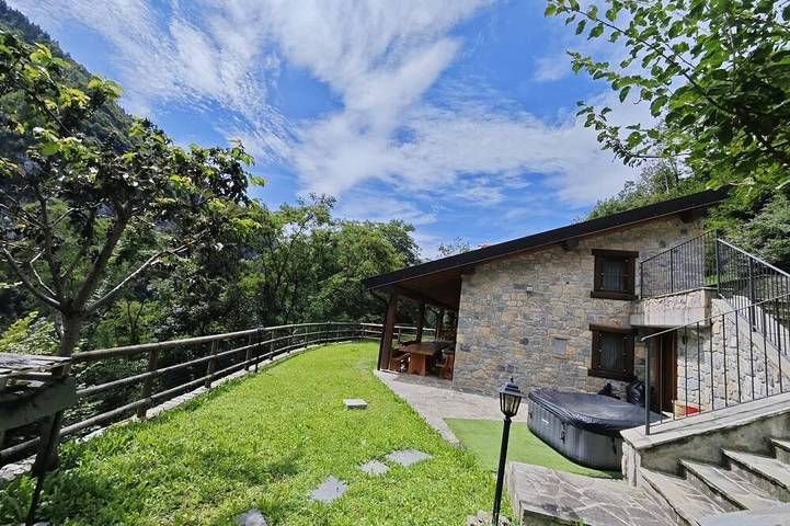 Villa per 7 persone, con idromassaggio e giardino, con animali domestici in Provincia di Bergamo