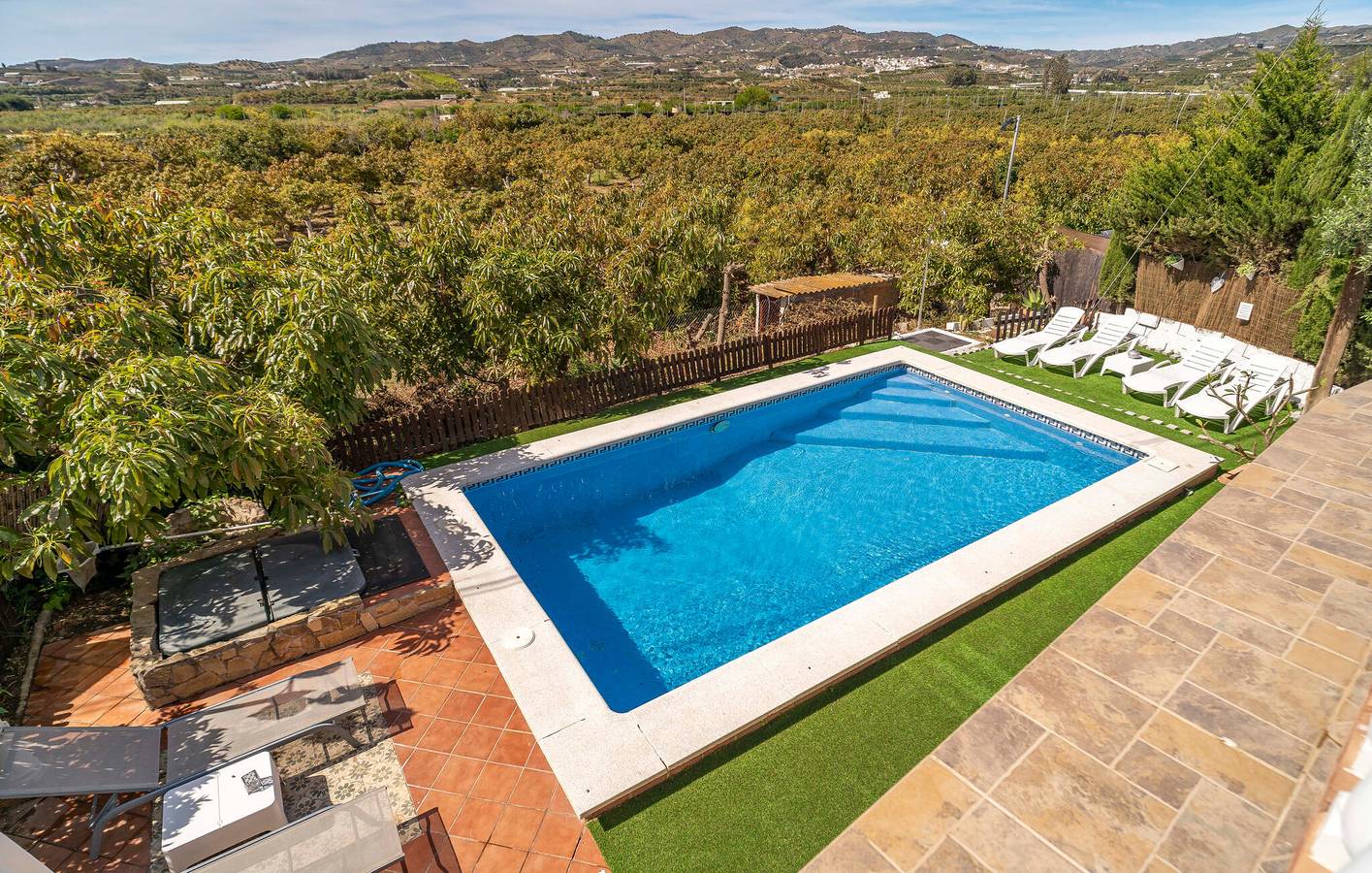 Moderno refugio con piscina, WiFi y aparcamiento cerca de Río Almachar in Vélez-Málaga, Provincia de Málaga