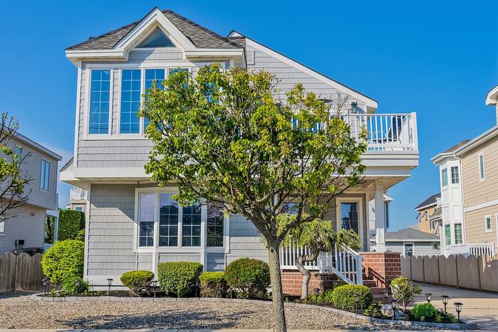 Vacation rental for 18 people, with balcony in Stone Harbor
