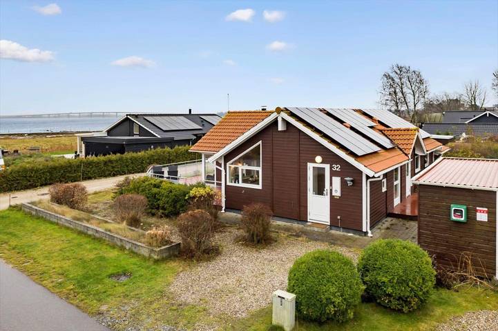 Ferieudlejning for 5 personer, med Terrasse og Have samt Pool i Frederikssund