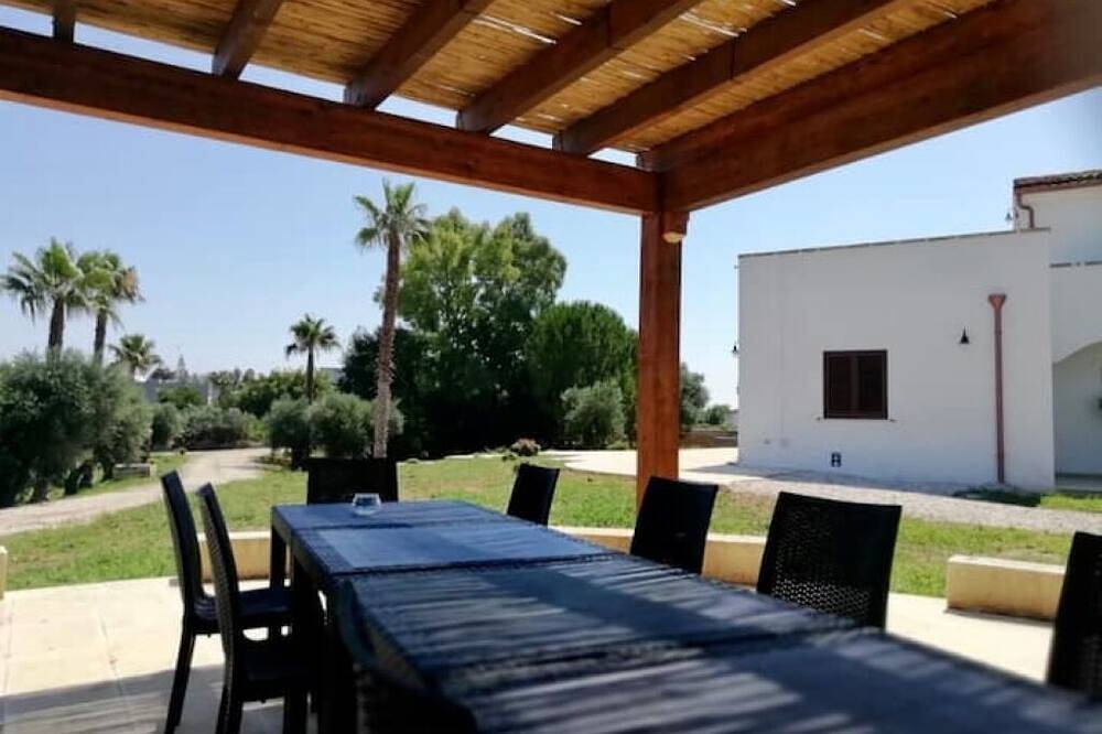 Villa Elia, Tenuta Le Scerze, apt with terrace 2px in Borgagne, Melendugno