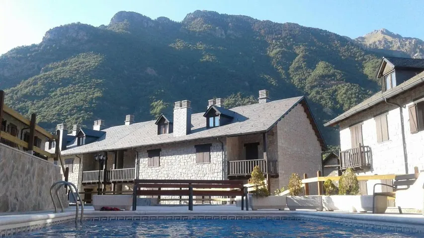 Apartamento de vacaciones para 6 personas, con piscina además de terraza y vistas - 1