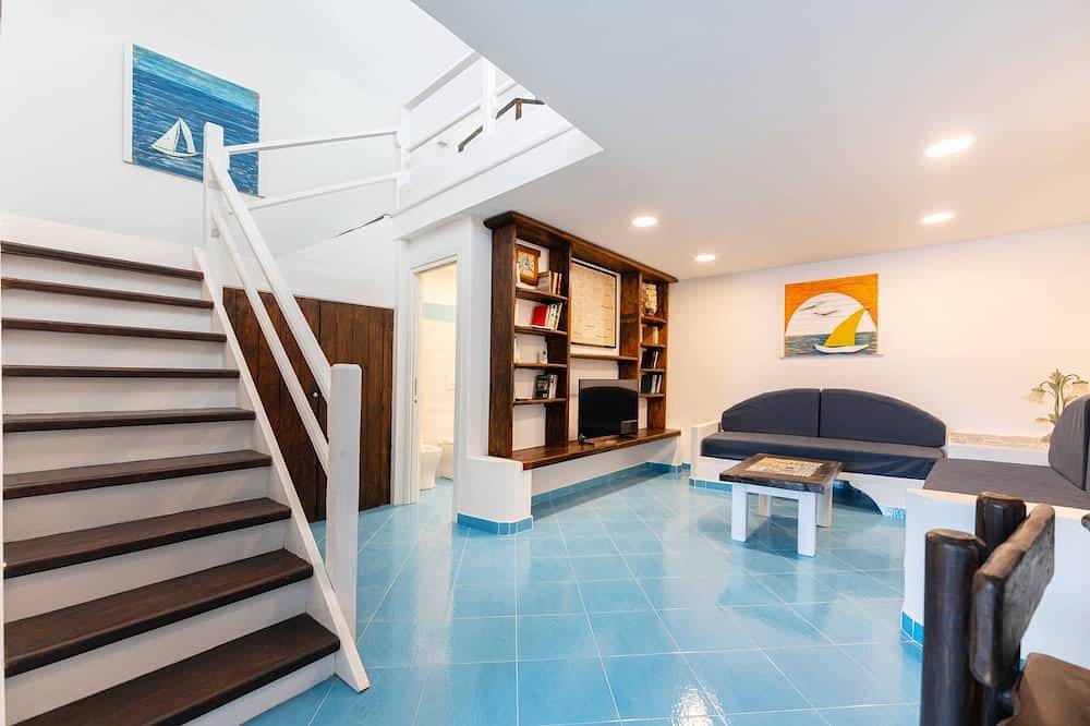 Entire apartment, La Casa di Fenia - One Bedroom Apartment, Sleeps 4 in Procida, Naples Province