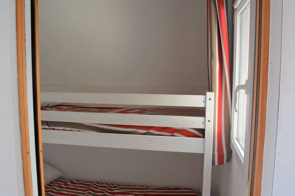 Cozy Duplex for 8 with Terrace, A/C, and Pools at Salavas in Salavas, Ardèche