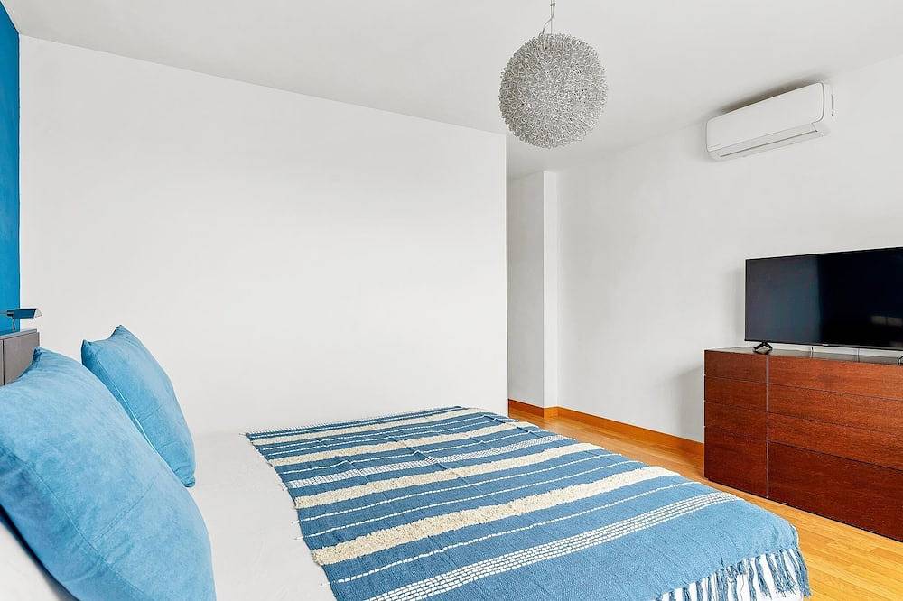 Ganze Wohnung, Frontline Beach Apartment with Terrace in Radazul Bajo, El Rosario