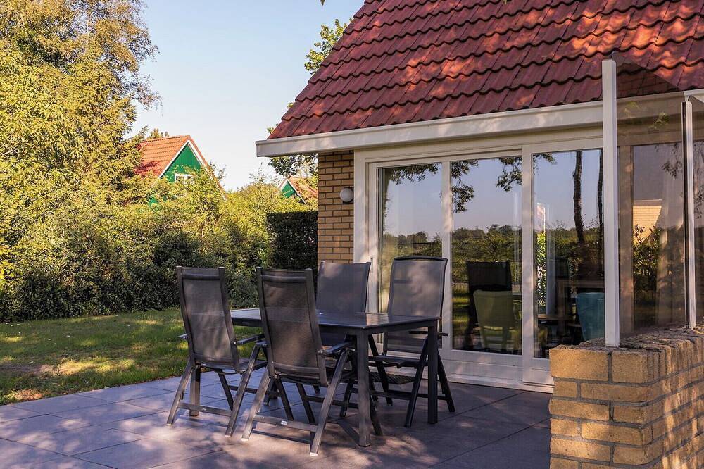 Comfortable bungalow for 4 persons in Diessen, Nordbrabant