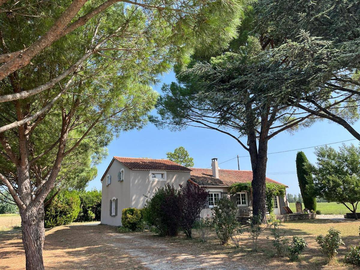 Three-Bedroom Home in Montélimar, Région de nyons