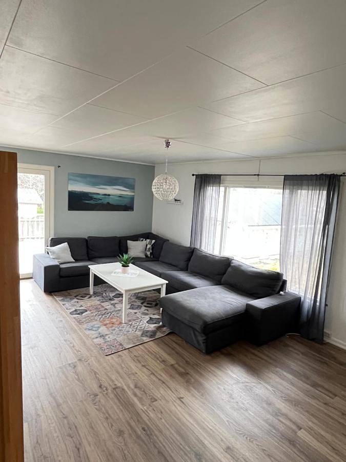 Ferienwohnung für 6 Personen, mit Balkon und Terrasse sowie Garten in Leknes