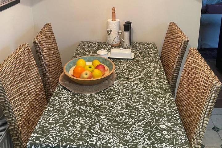Central Dublin 2-Bed House, Sleeps 4, Wifi in Dublin, County Dublin