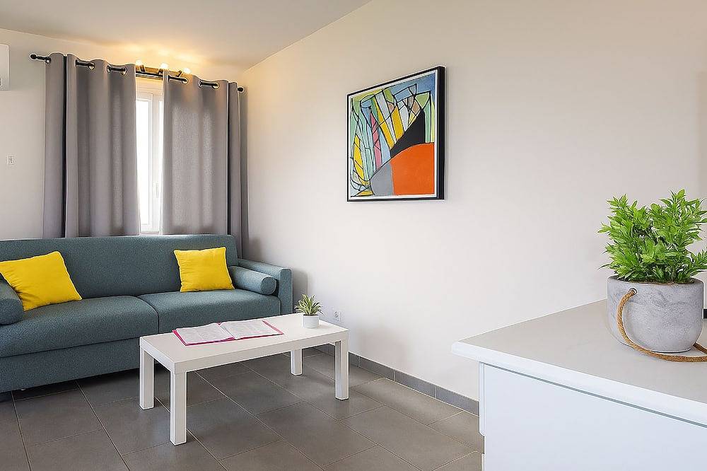 Appartement entier, T2 domaine de 8 hectares, bord du lac de Teppe Rosse, Plages 7 km, Clim, Wifi in Aléria, Arrondissement de Corte