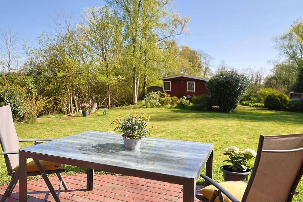 Wunderbares alleinstehendes Ferienhaus mit  W-Lan, Tv, Terrasse, Haustiere erlaubt und Parkplatz in Oberndorf-Oste, Landkreis Cuxhaven